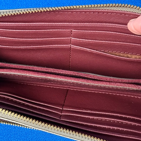 Fossil Metallic Gold Wallet Like New - Picture 5 of 8